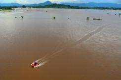 Buscas realizadas no Rio Jacuí após queda da ponte na RSC-287 