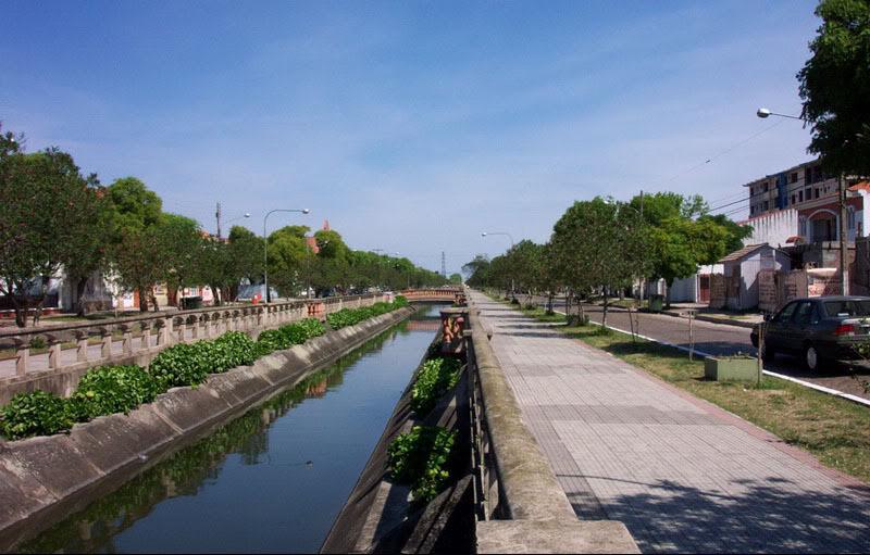 O canalete da Avenida Major Carlos Pinto