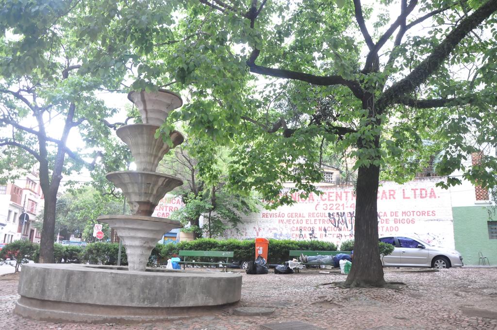 Praça existe desde 1887; fonte com chafariz foi instalada pelos moradores da época