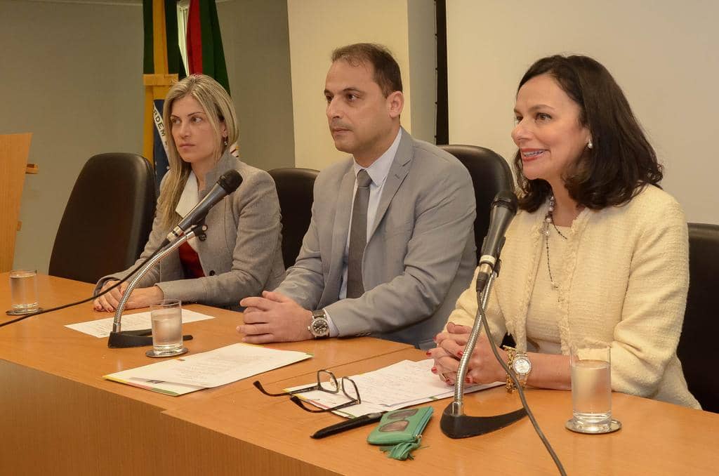 Caroline Vaz, Sérgio Harris e Thêmis Limberger participam da abertura