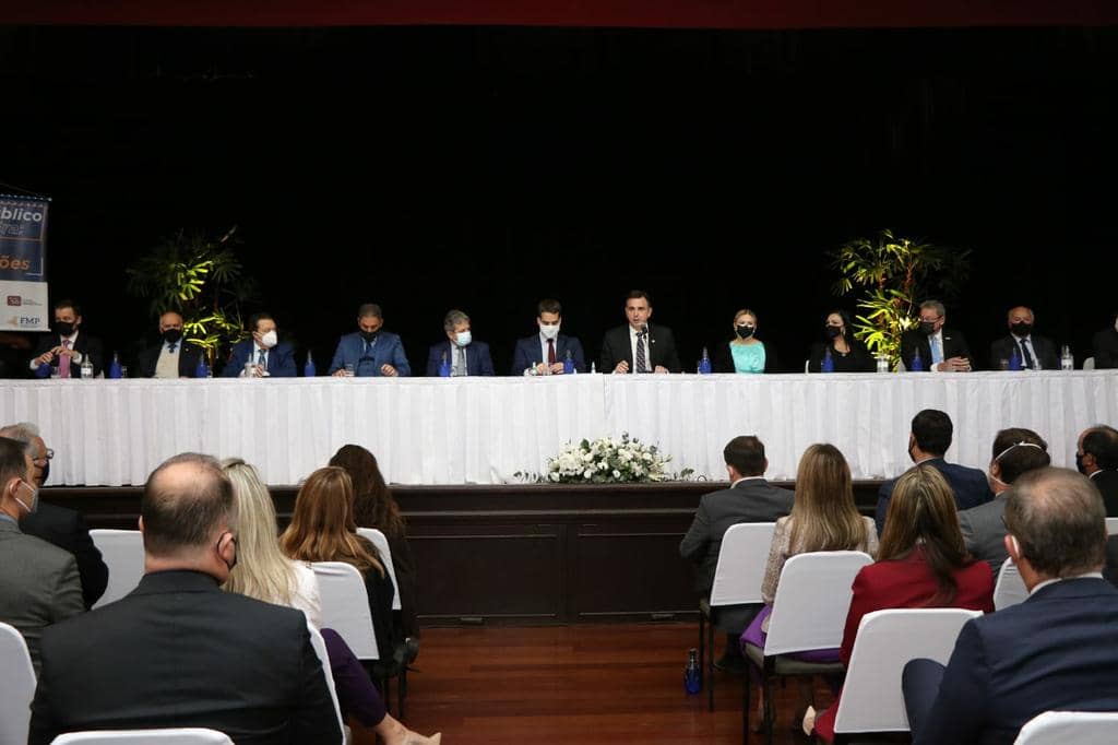 Mesa de encerramento