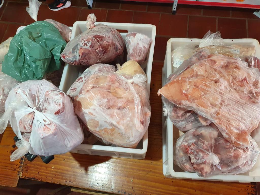 Santa Maria do Herval: fiscalização apreende 1,7 tonelada de alimentos impróprios para consumo