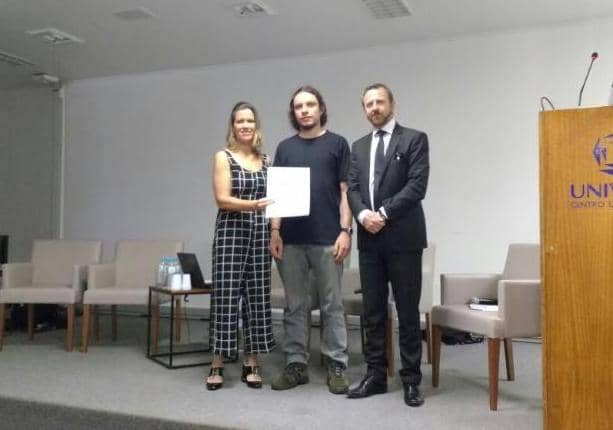 Andrea Barros e Daniel Martini com o representante do município de Triunfo