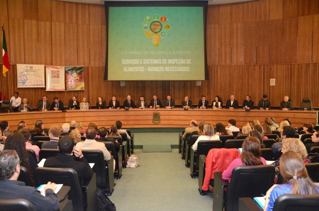 Seminário foi realizado no Auditório Mondercil Paulo de Moraes