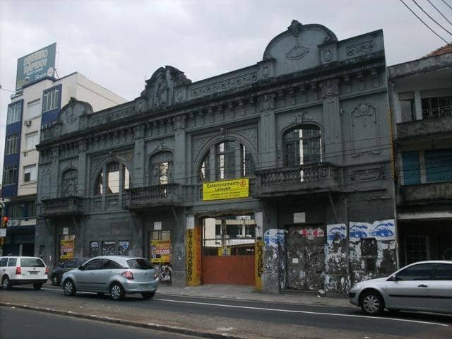 Fachada do Cine Astor, edificação protegida desde 2008