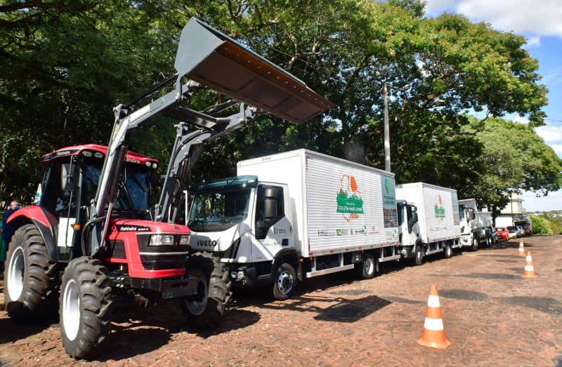 Veículos entregues à Associação de Reciclagem e Educação Ambiental Ecos do Verde