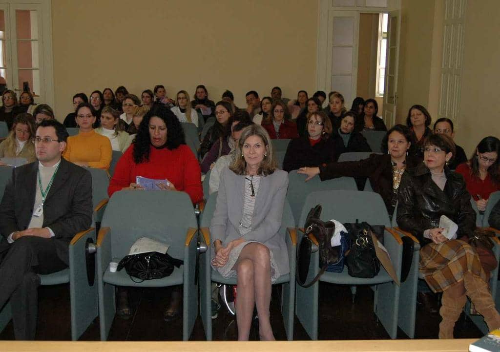 Veleda Dobke (centro) e Jussara Ritter (D) durante o evento