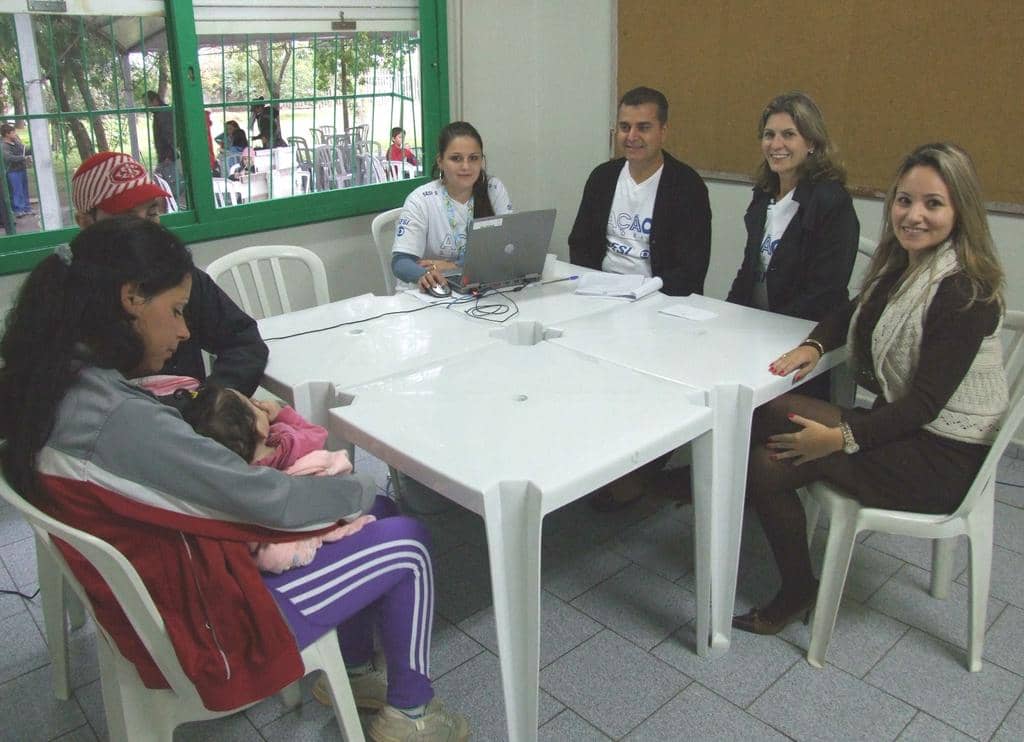 Veleda Dobke participando de audiência durante o evento