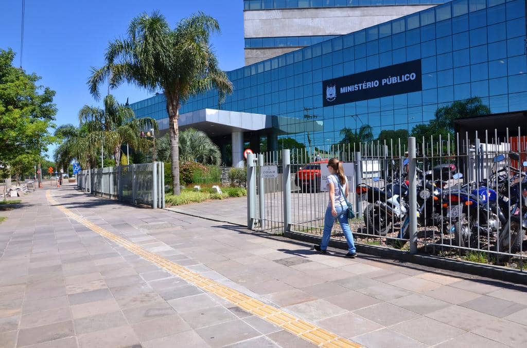 Entrada do prédio do MP conta com...