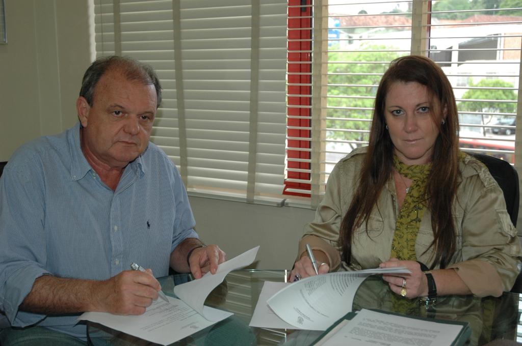 Vitório Píffero, presidente do Inter, com promotora Denise Villela