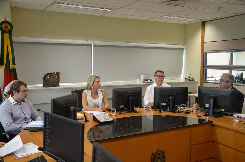 Anelise Grehs recebeu o grupo...
