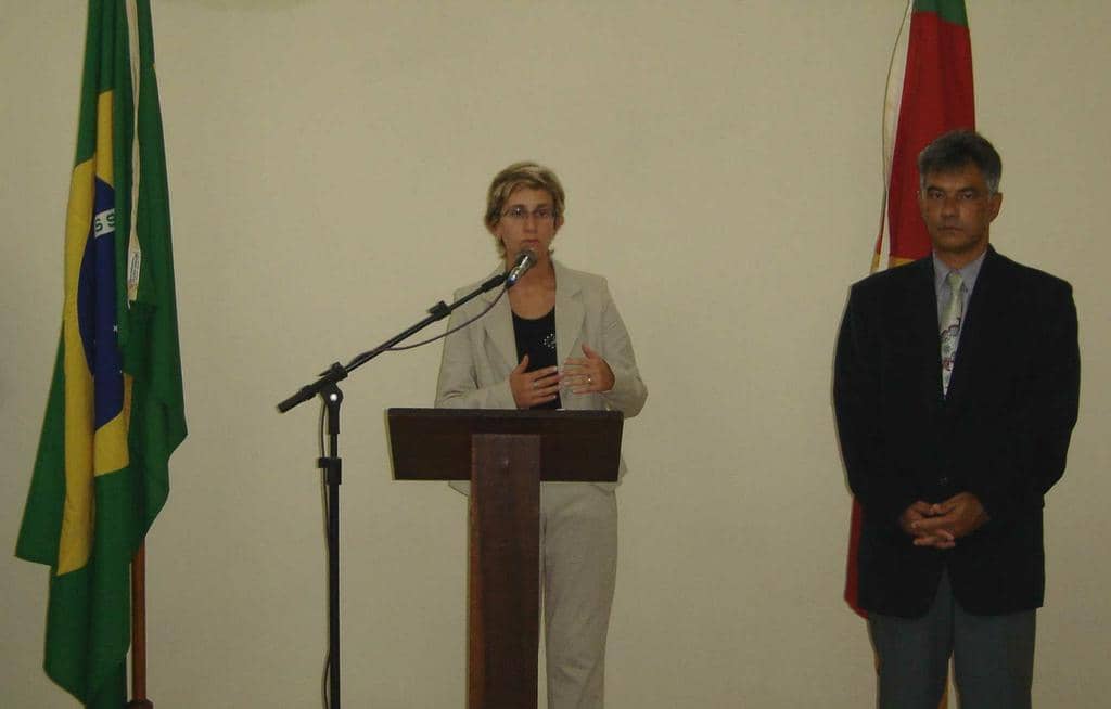 Promotora Cíntia Foster de Almeida durante a inauguração