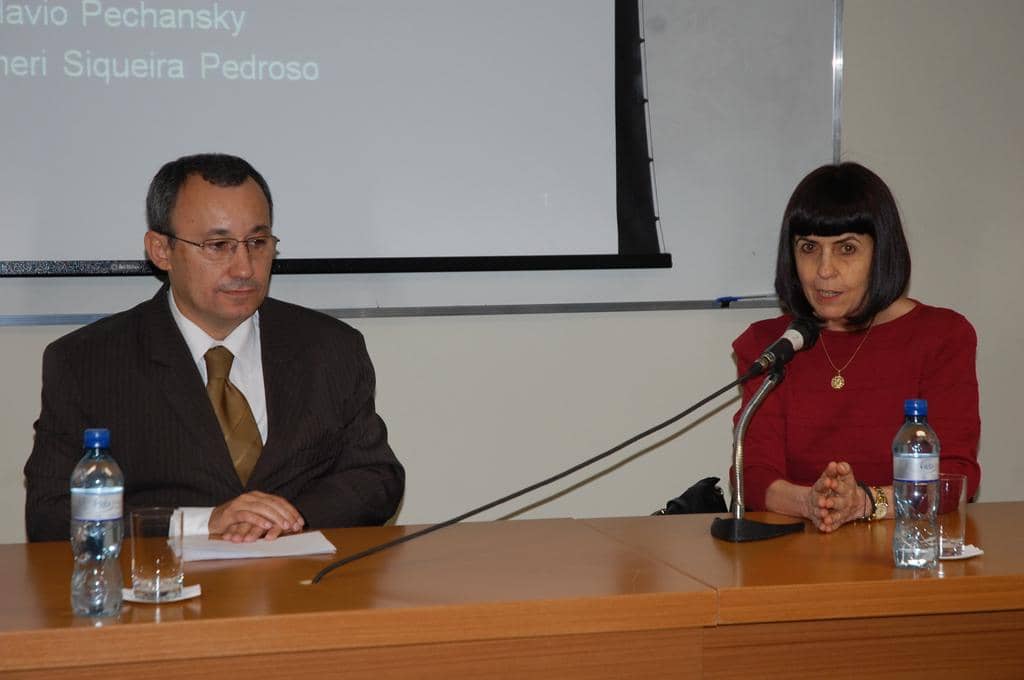 Luiz Inácio Vigil Neto e Maria Regina Fay de Azambuja na abertura do encontro