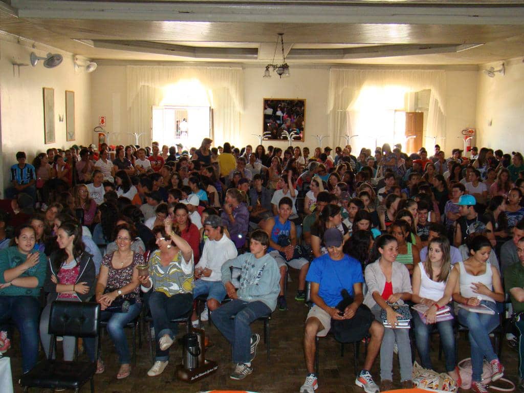 Estudantes e Professores lotaram auditório