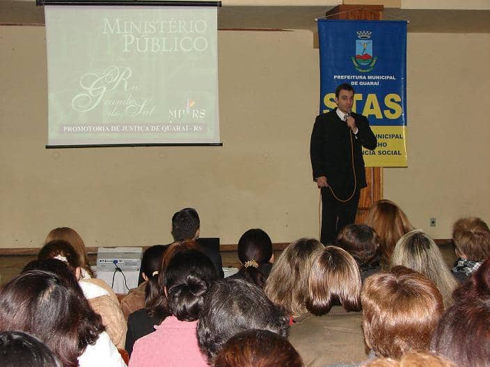 Promotor Alessandro Rossatto durante palestra