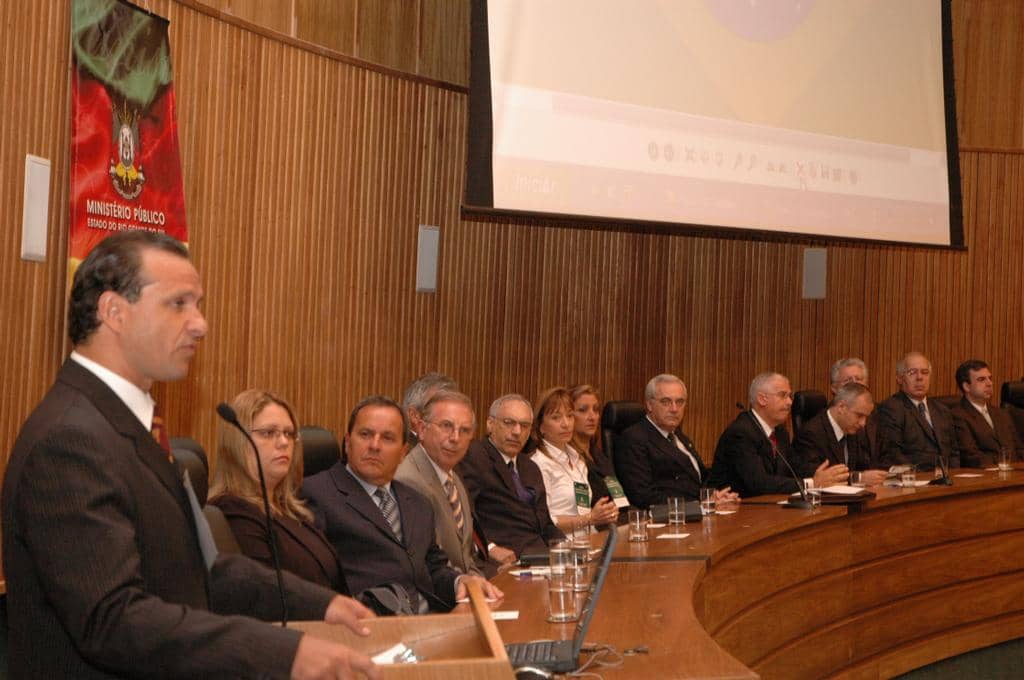 Paulo Valério fala na abertura do Fórum