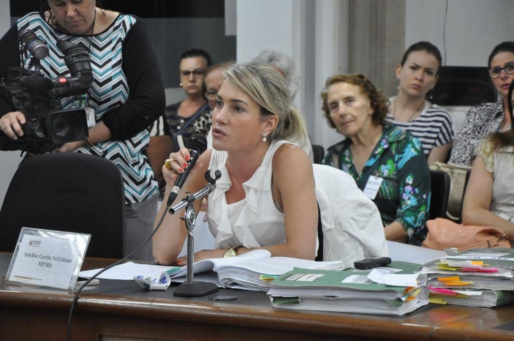 Anelise Grehs falou em nome do Ministério Público