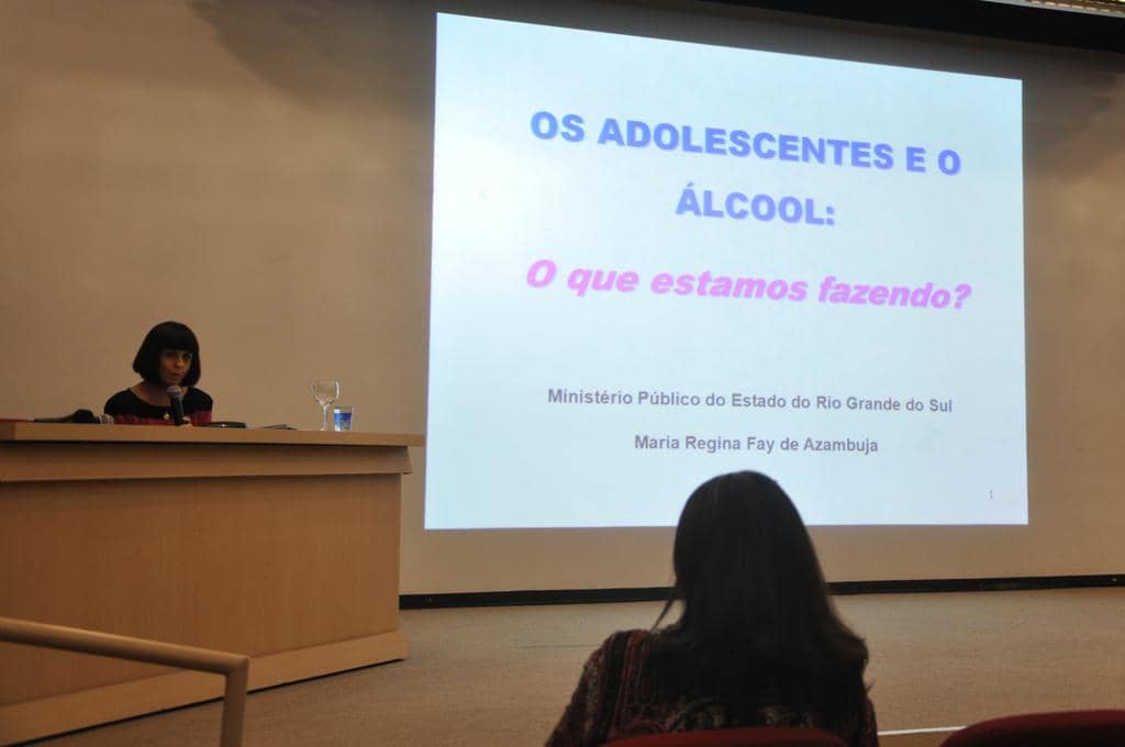 Coordenadora do Caoijefam abordou o trabalho do MP de combate ao uso do álcool por adolescentes