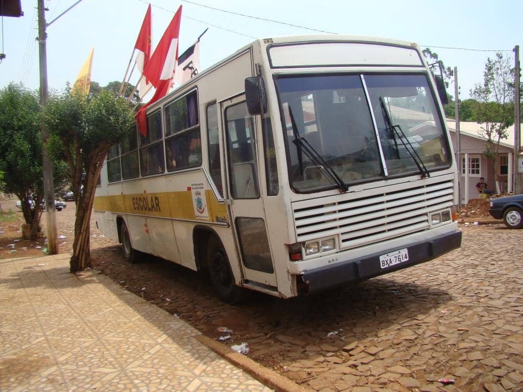 Ônibus escolar da administração Municipal...