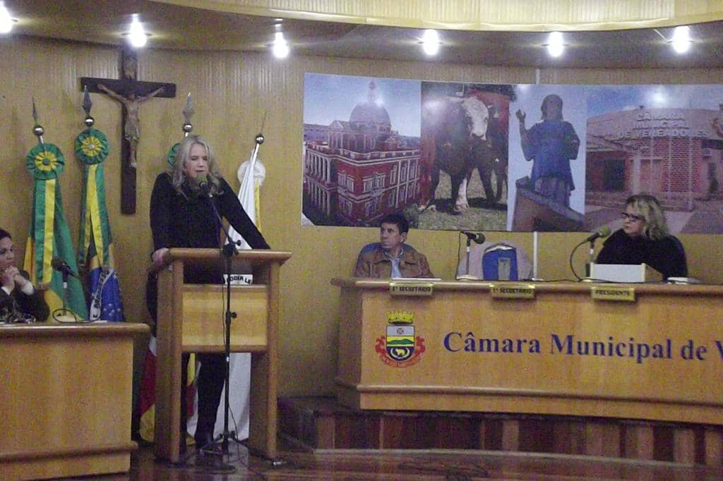 Ivana Battaglin palestrou durante audiência pública