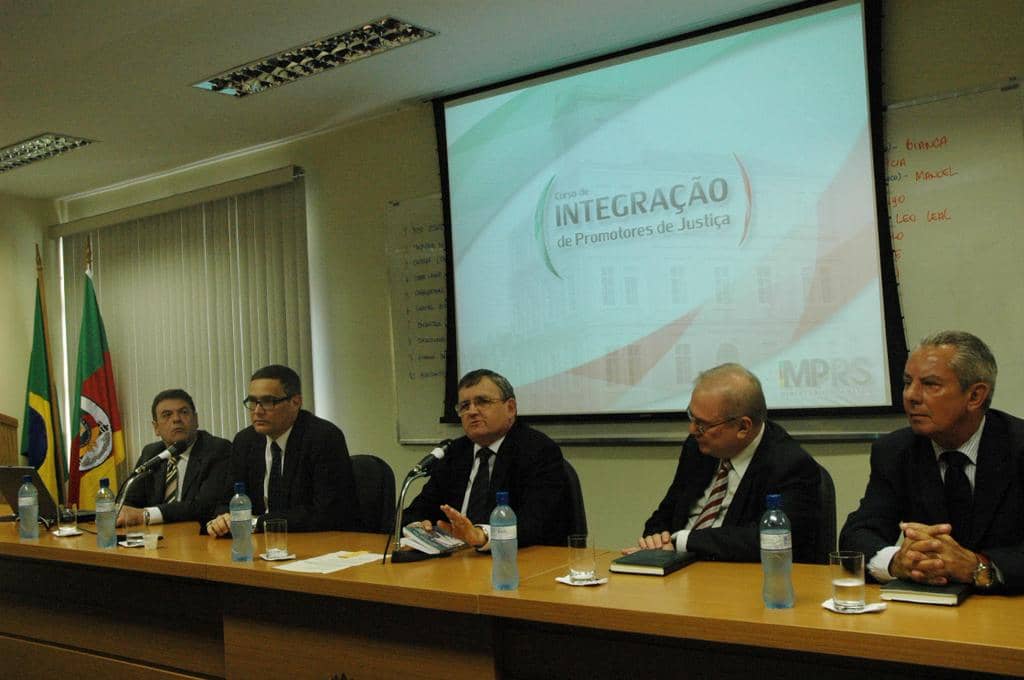 O Procurador-Geral de Justiça interino saudou os novos Promotores