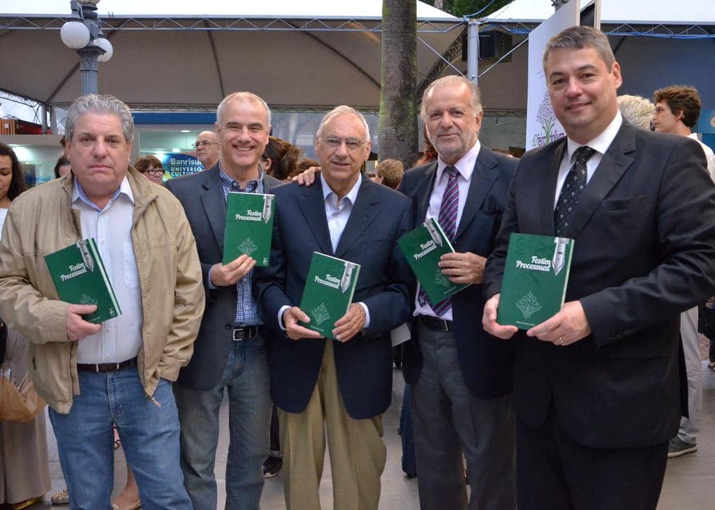 Sessão de autógrafos de Mário Lisbôa...