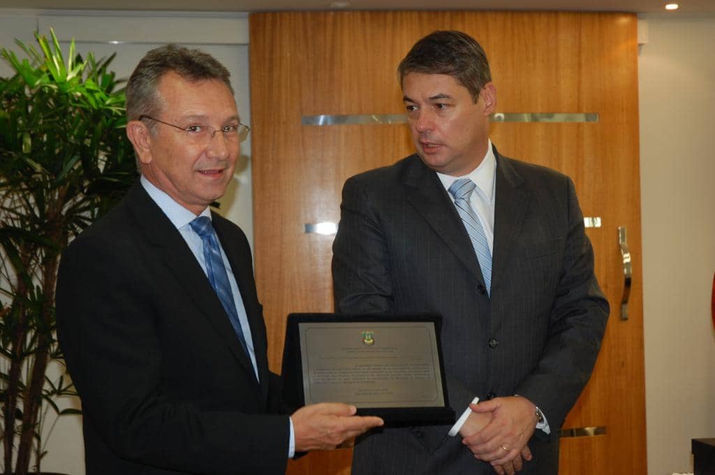Busato recebe homenagem de Veiga