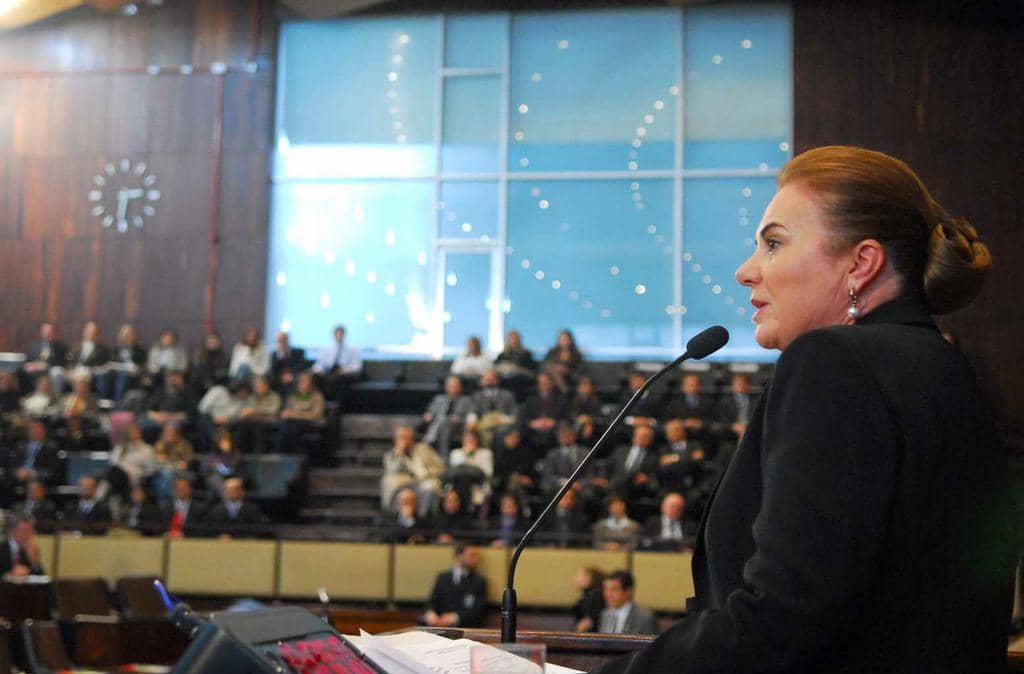 Simone Mariano da Rocha durante prestação no ano passado na AL