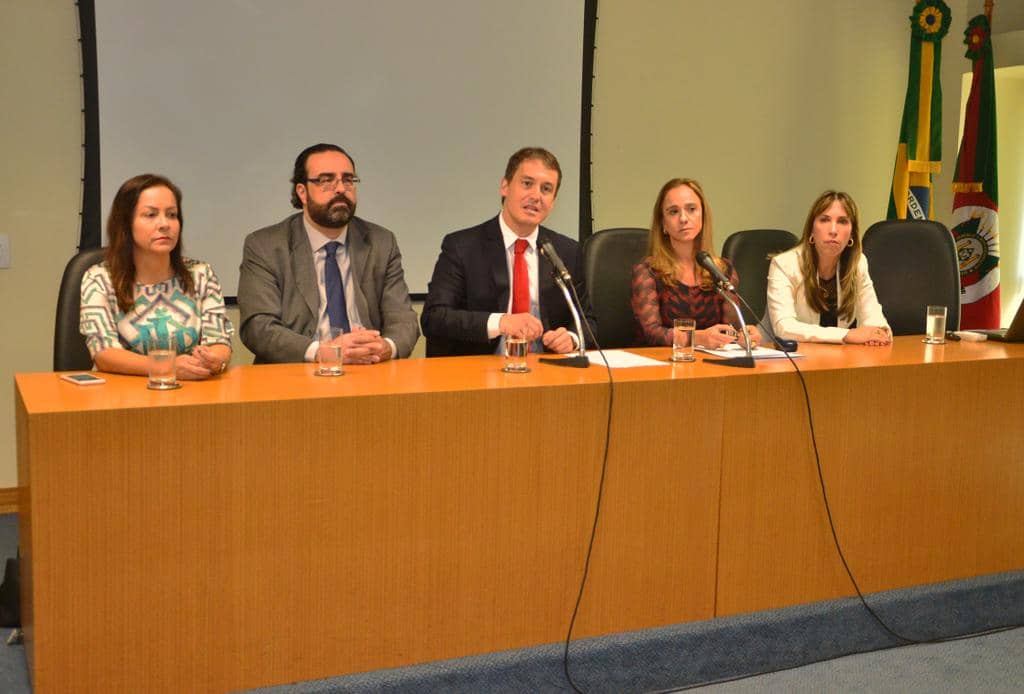 Carla Frós, Luciano Brasil, Fabiano Dallazen, Angela Rotunno e Martha Beltrame na mesa de abertura