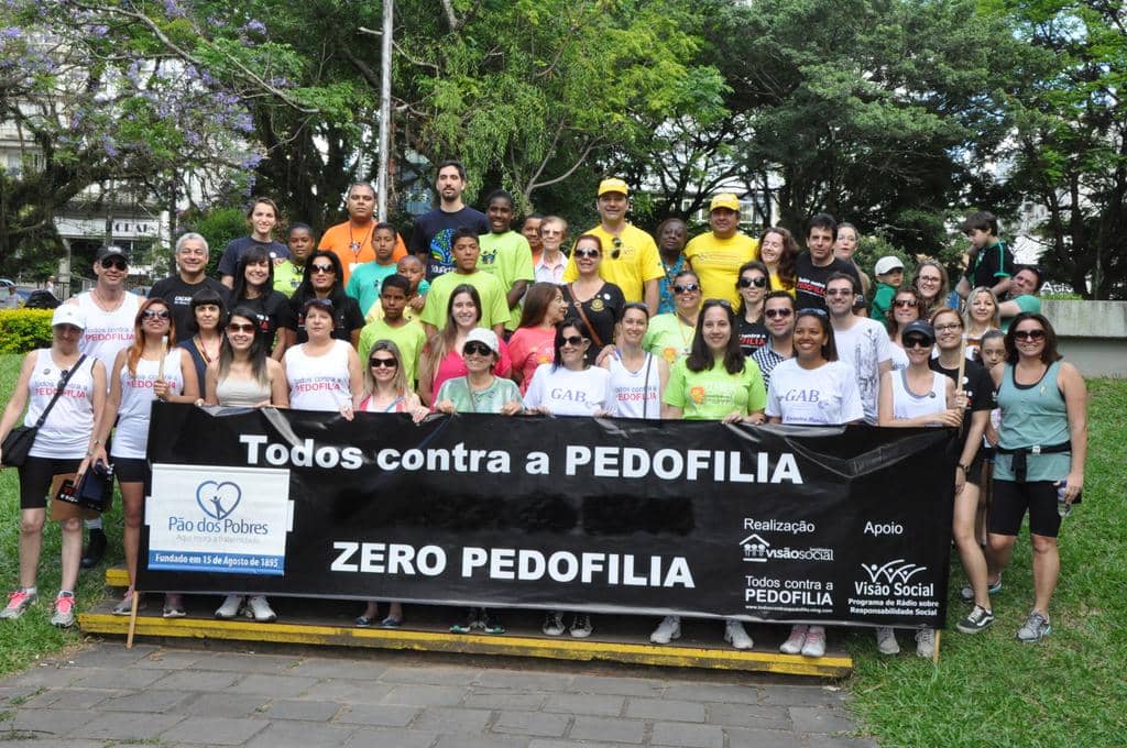Caminhada foi realizada no Parcão, em Porto Alegre