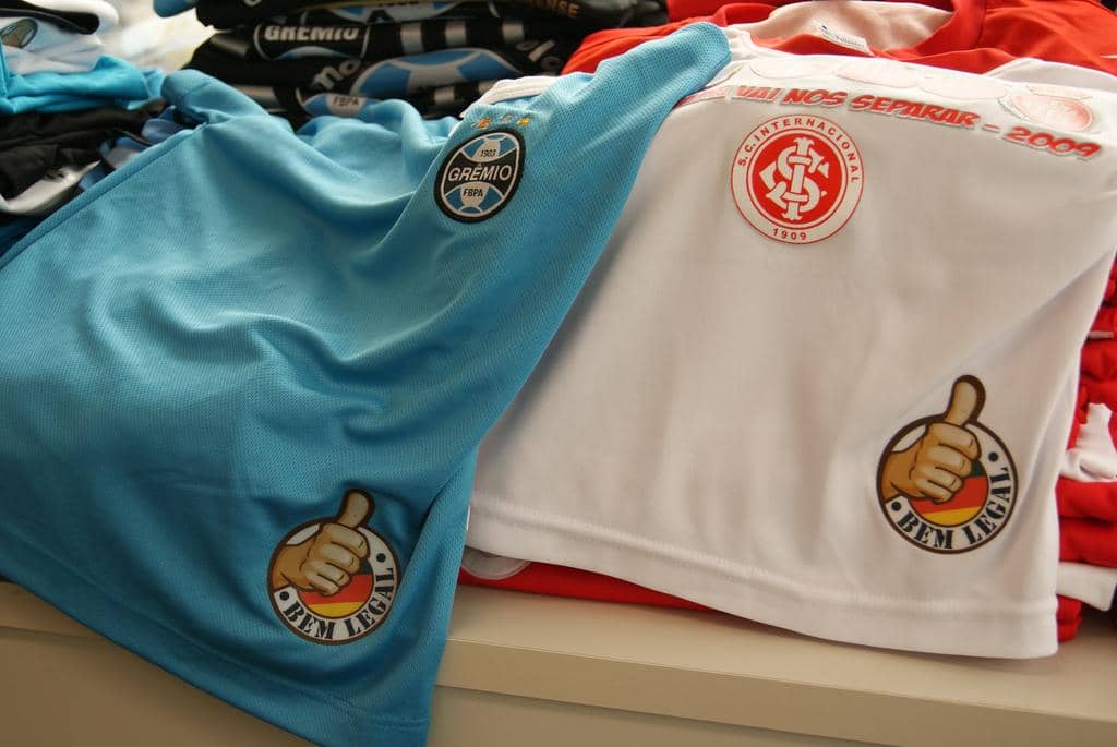 Camisas do Grêmio e Internacional serão distribuídas