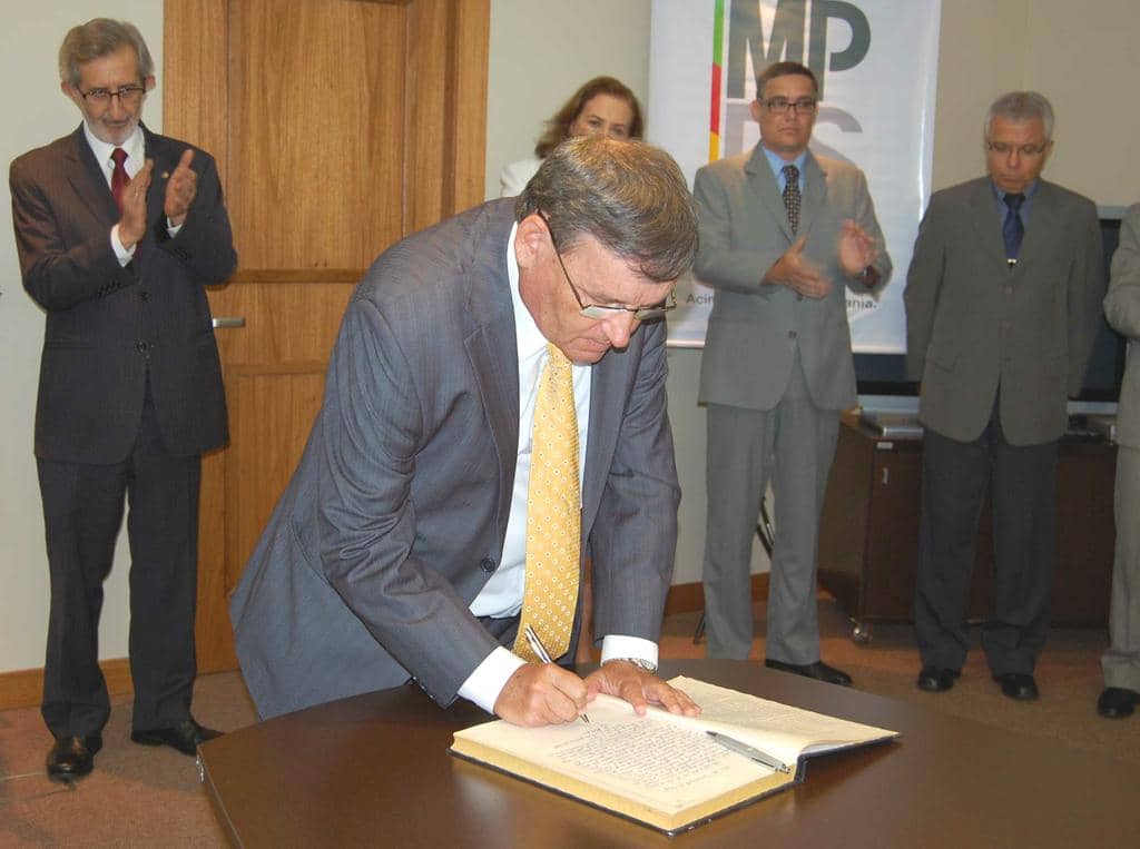 Barrôco assina termo de posse