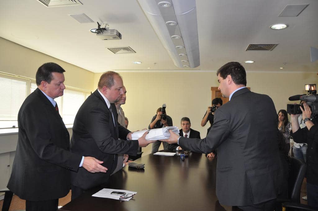 Presidente do Detran/RS entregou processos para David Medina