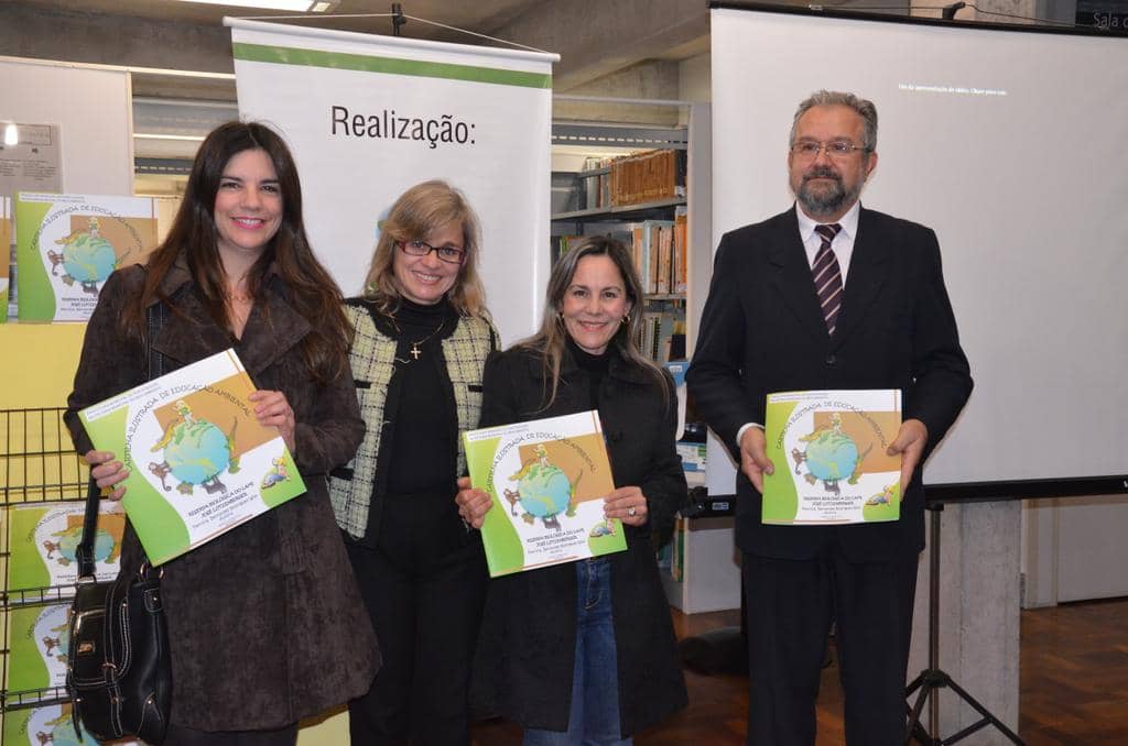 Promotora Ana Marchesan (2ª da esq. p/ dir.) foi a autora do prefácio da publicação