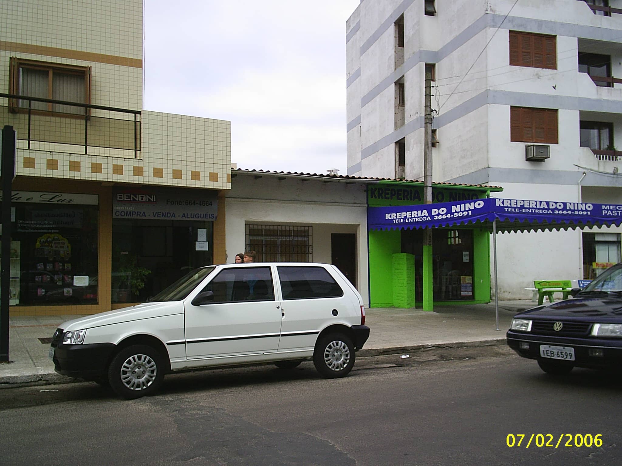 Am máquinas foram apreendidas na casa branca ao lado da Creperia