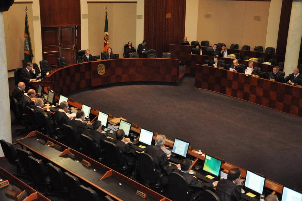 Sessão ocorreu nesta segunda-feira