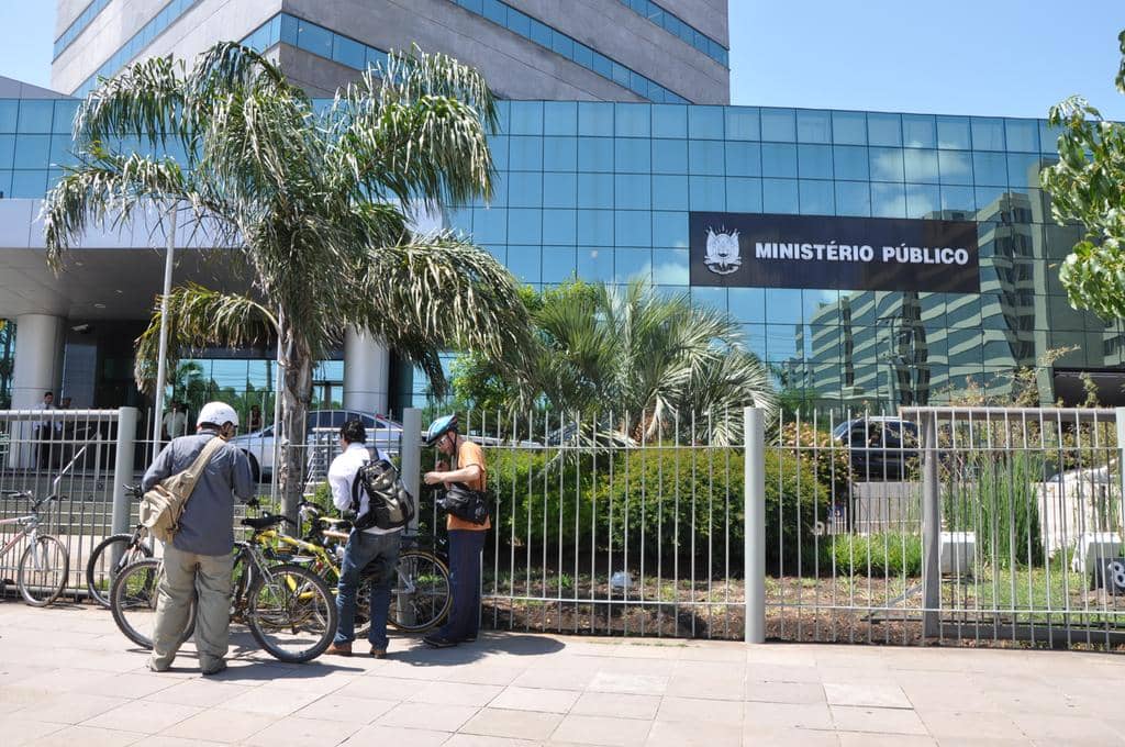 Ativistas chegaram ao MP de bicicleta