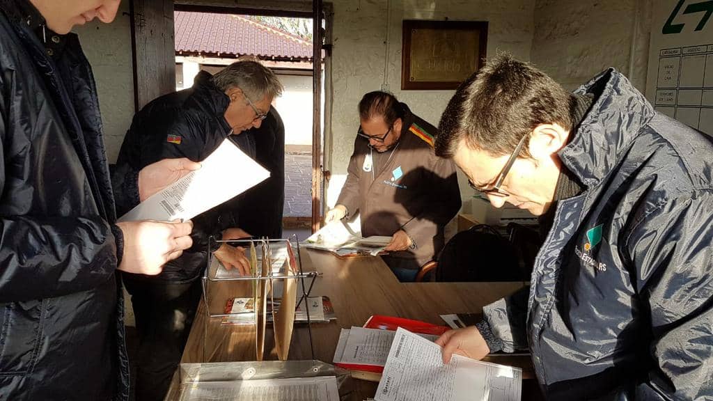 Mandados de busca e apreensão estão sendo cumpridos nesta manhã...