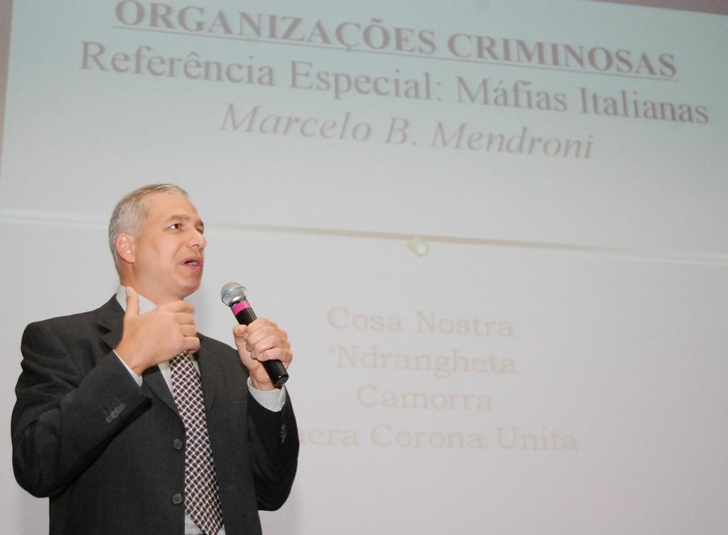 Marcelo Mendroni durante palestra