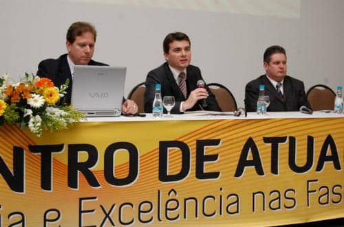 O painel com os Delegados Maurílio e Ranolfo