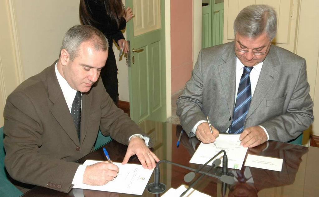 O Procurador-Geral de Justiça e o presidente do Grêmio, Paulo Odone Ribeiro, assinaram o convênio