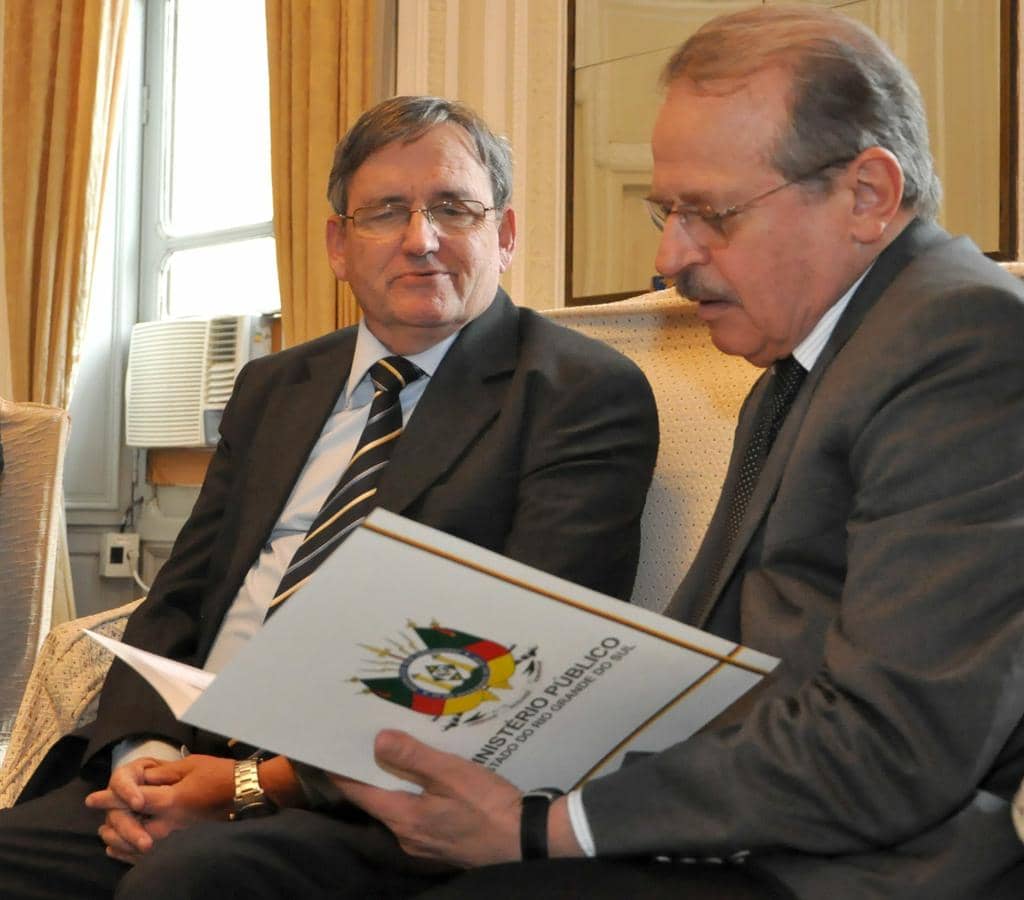 Governador recebeu a lista das mãos do Procurador-Geral de Justiça