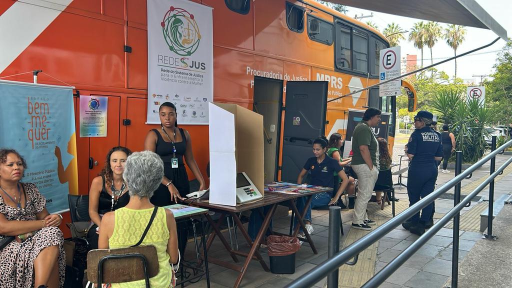 MPRS participa de ação integrada pelo Dia Internacional da Mulher na DEAM da Capital