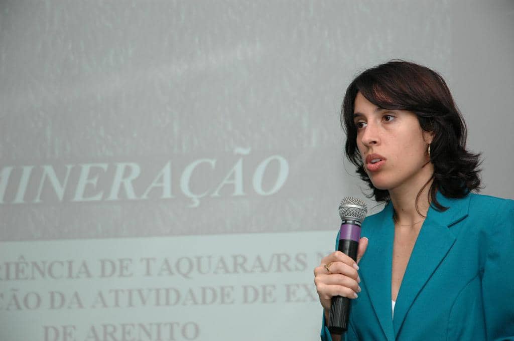 Ximena Ferreira atua pela regularização de lavras