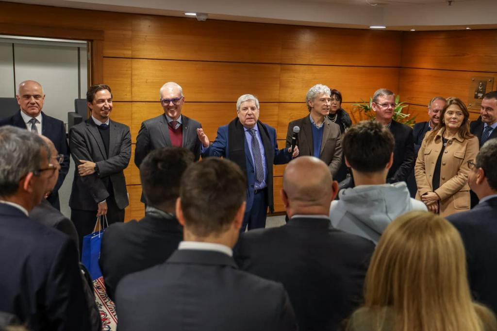 José Pedro Machado Keunecke recebe homenagem por sua aposentadoria após quase meio século no MPRS