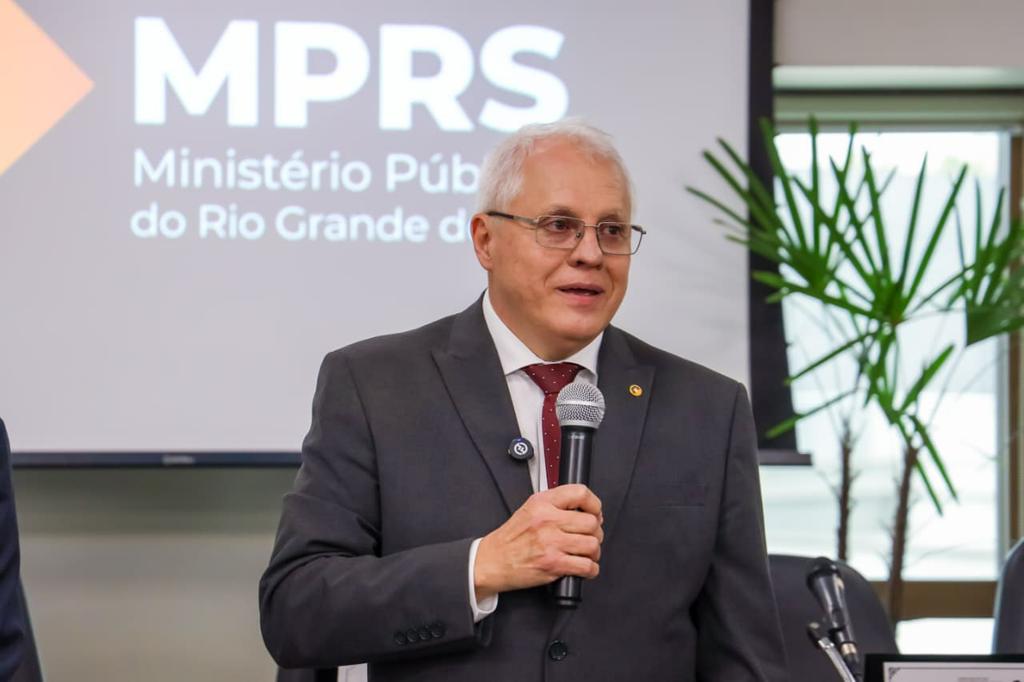 Após mais de 38 anos de atuação, procurador de Justiça Gilmar Possa Maroneze é homenageado em despedida da carreira no MPRS