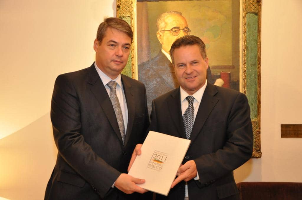 PGJ entregou relatório ao Presidente da AL