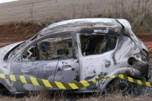 Carro da vítima foi consumido pelas chamas