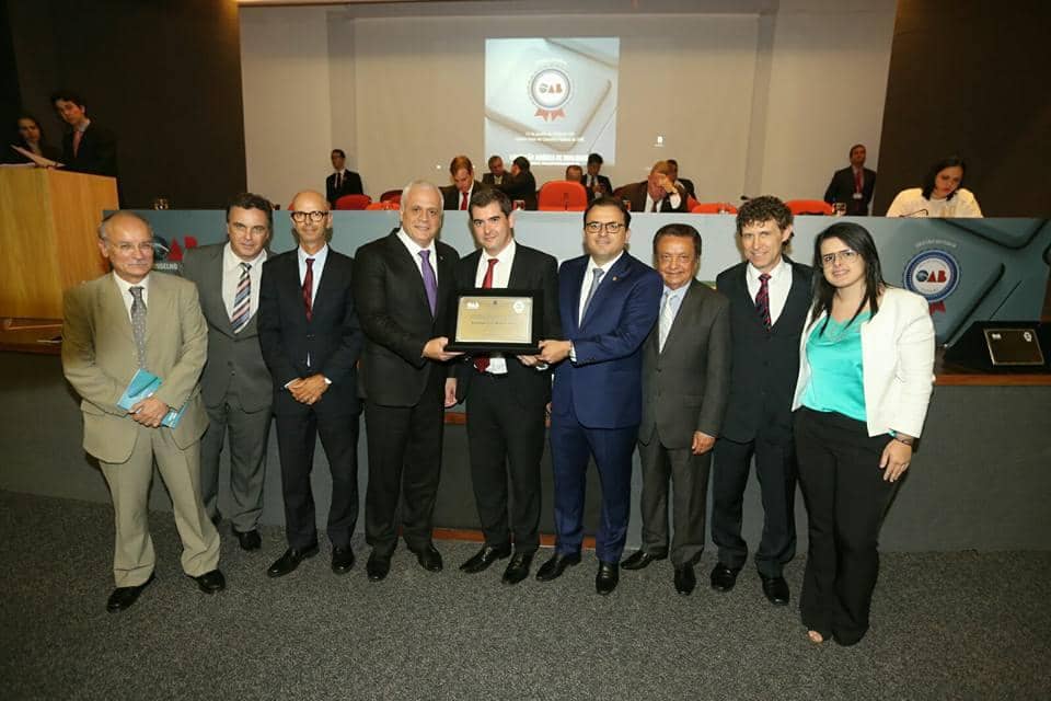 David Medina da Silva e outros integrantes da FMP com Marcus Vinicius Furtado Coêlho