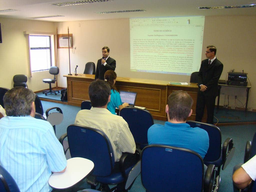 Promotores João Paulo e Marcos, durante encontro